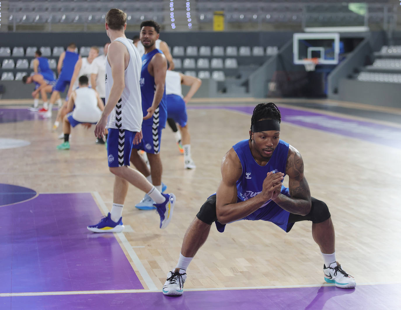 El Palencia Baloncesto muestra sus armas al público en el Pabellón