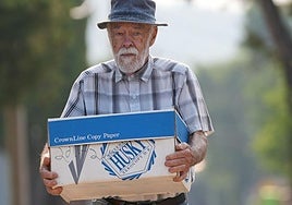 El profesor canadiense Bruce Farrer en una escena del filme.