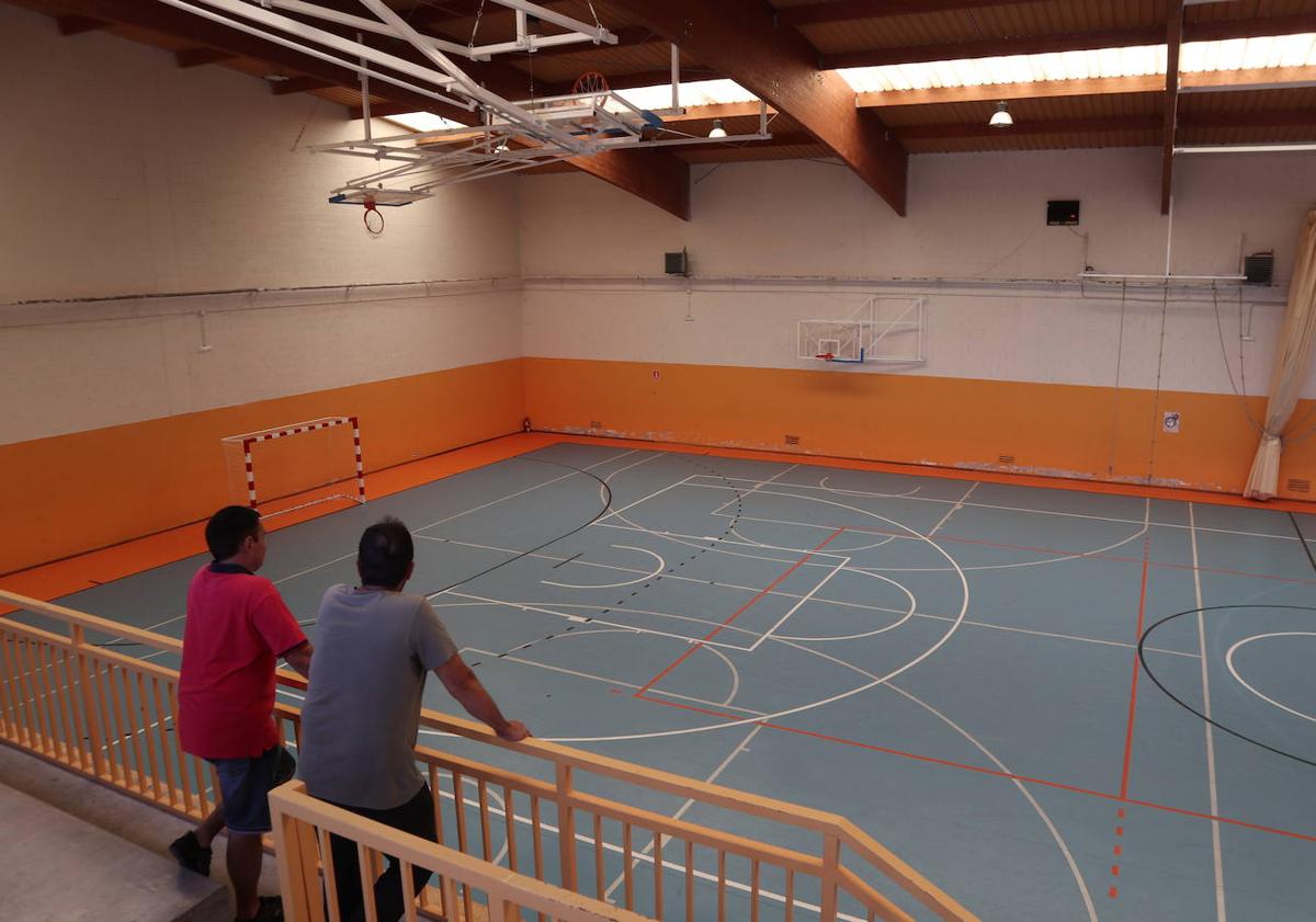 Imagen principal - Instalaciones deportivas y clase de música.