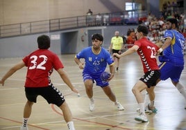 Manu García durante el partido contra el UBU San Pablo Burgos en La Cistérniga.