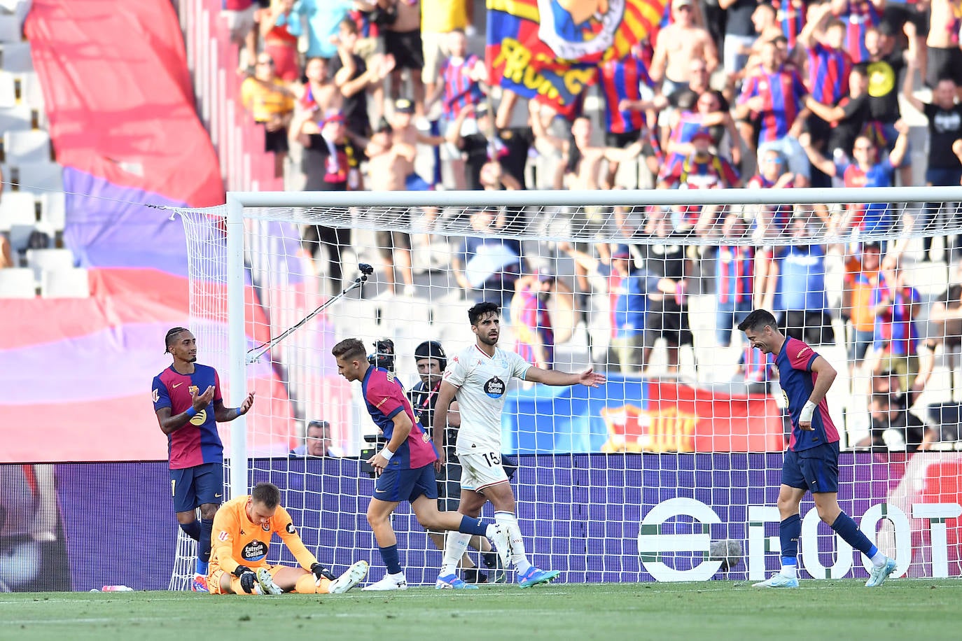 La goleada del Barcelona al Real Valladolid, en imágenes