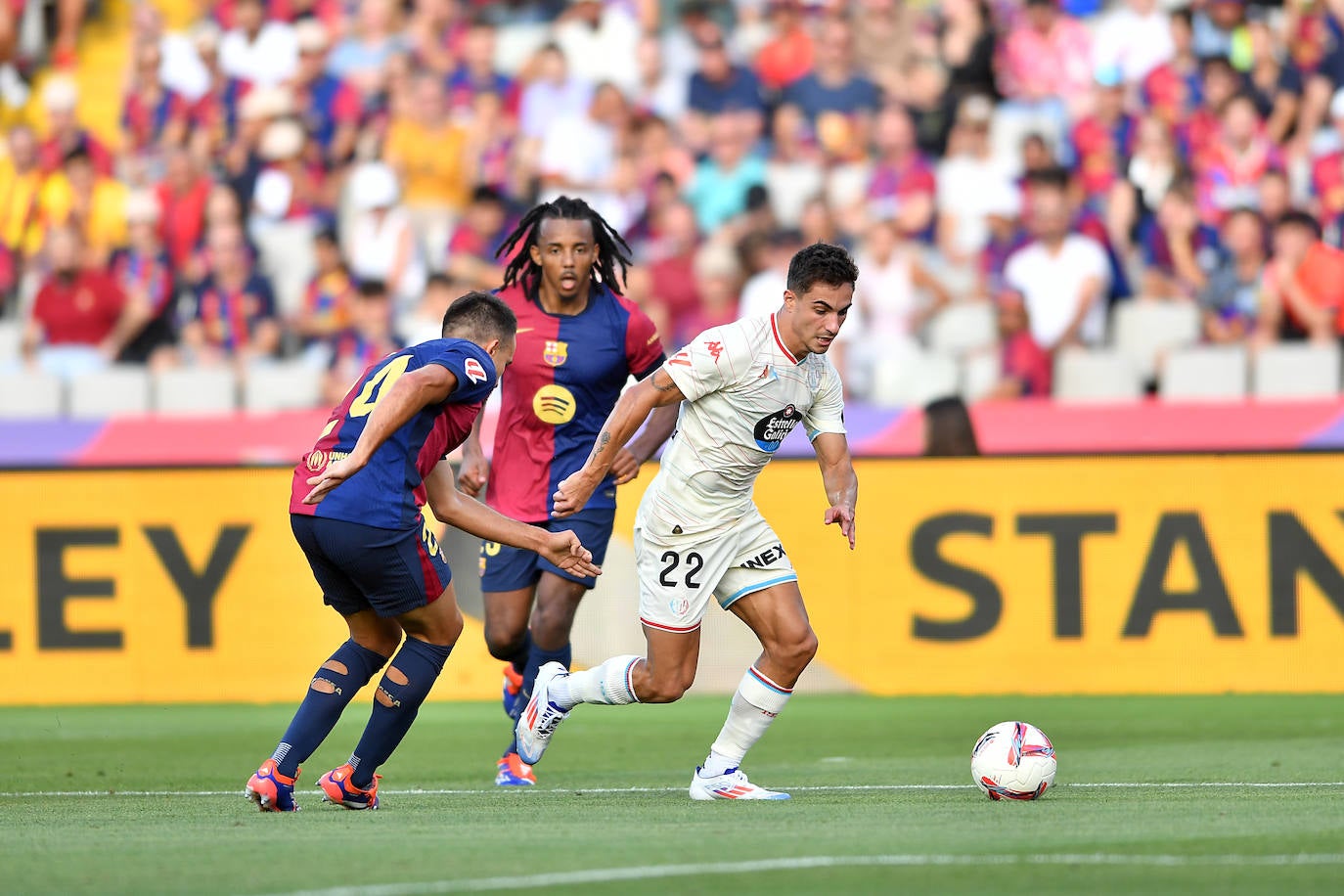 La goleada del Barcelona al Real Valladolid, en imágenes