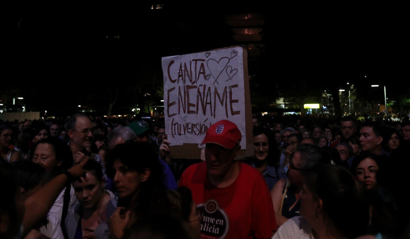 Rozalén llena el parque del Salón con su música