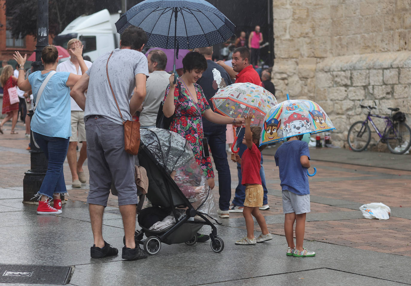 La lluvia rompe las ganas de vermú