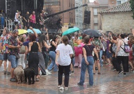 La lluvia rompe las ganas de vermú