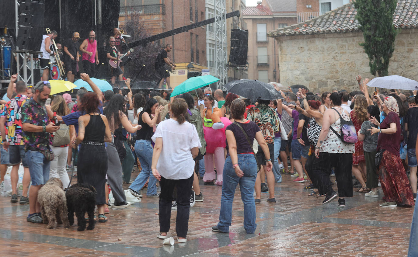 La lluvia rompe las ganas de vermú