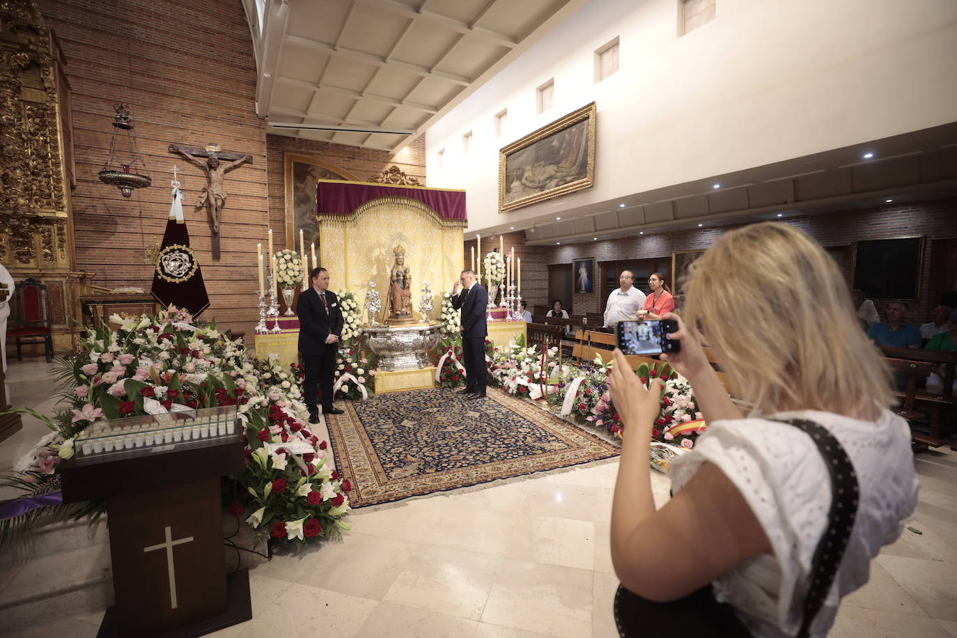 La ofrenda floral a la patrona de ciudad, en imágenes