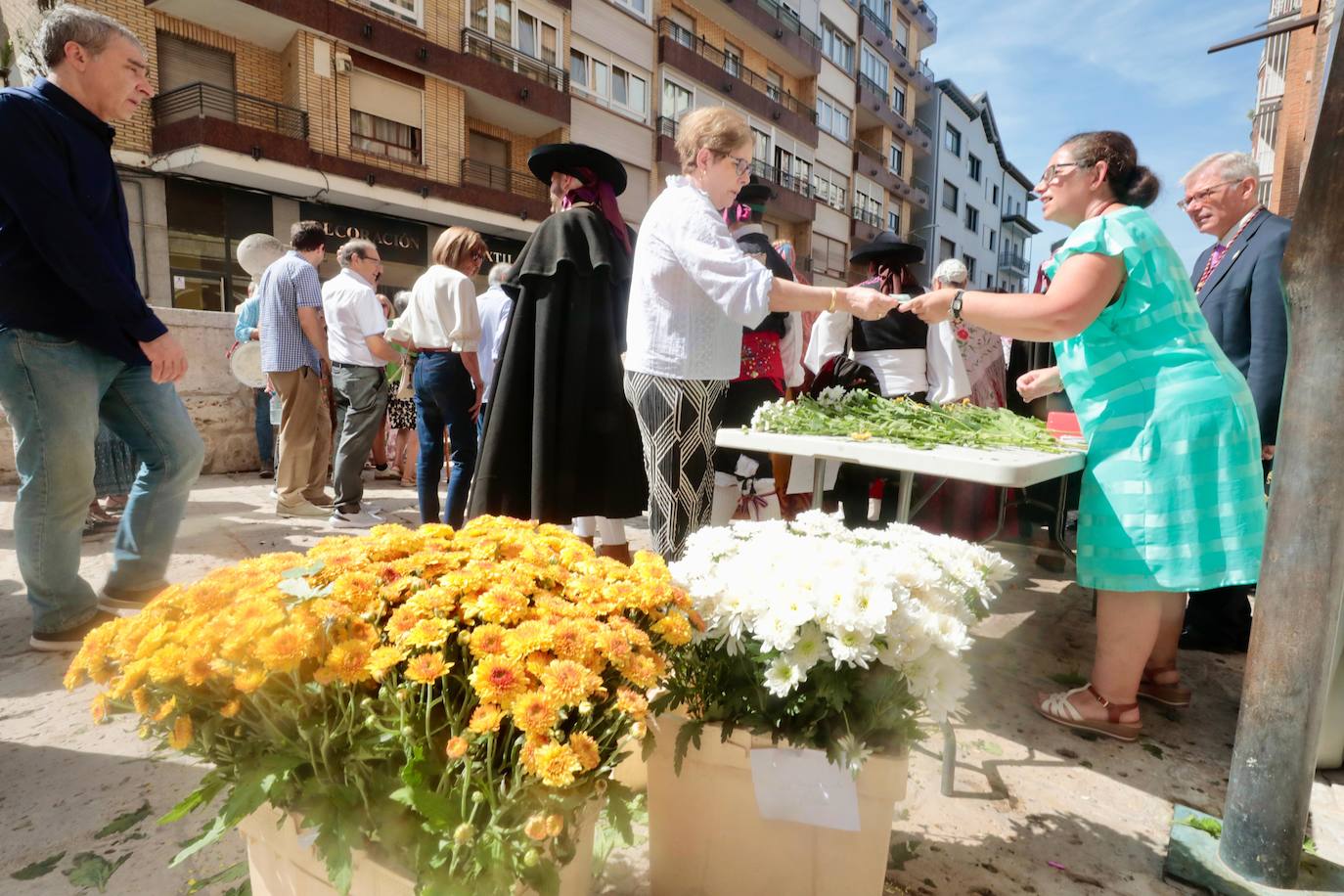 La ofrenda floral a la patrona de ciudad, en imágenes