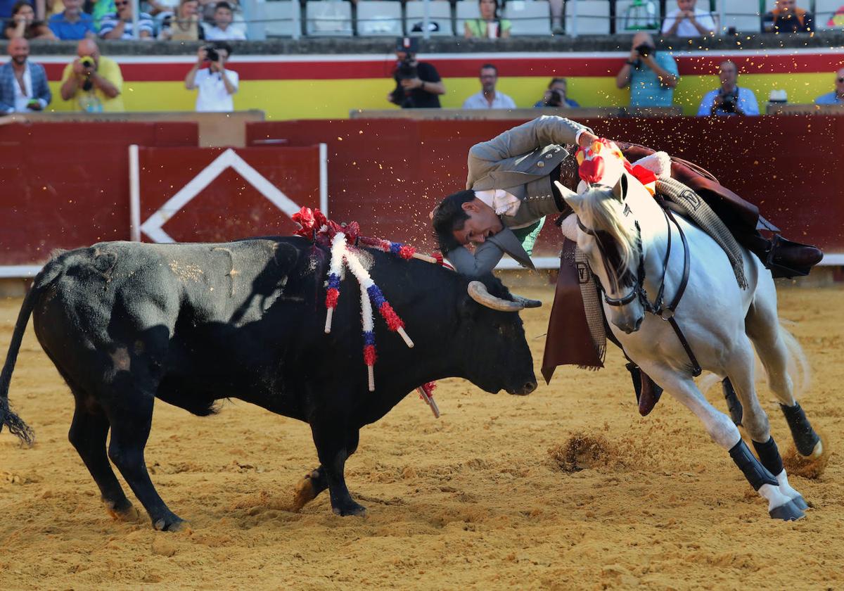 Triunfo del rejoneo en San Antolín