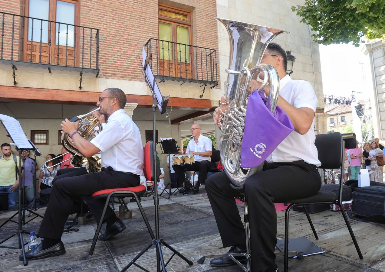 Concierto extraordinario de la Banda de Música en la plaza de San Francisco