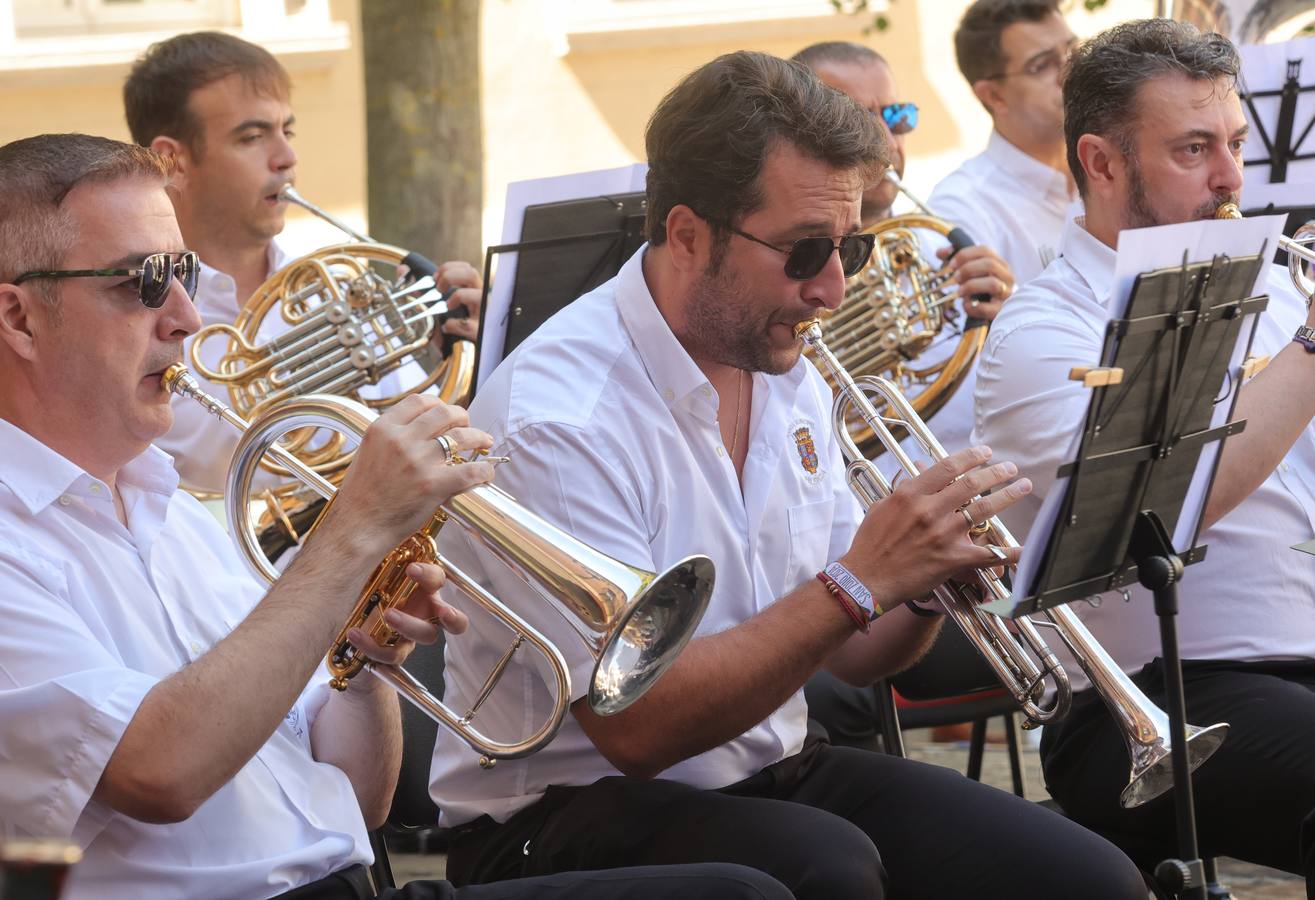 Concierto extraordinario de la Banda de Música en la plaza de San Francisco