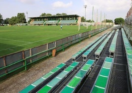 Gradas supletorias colocadas en uno de los fondos de La Albuera.