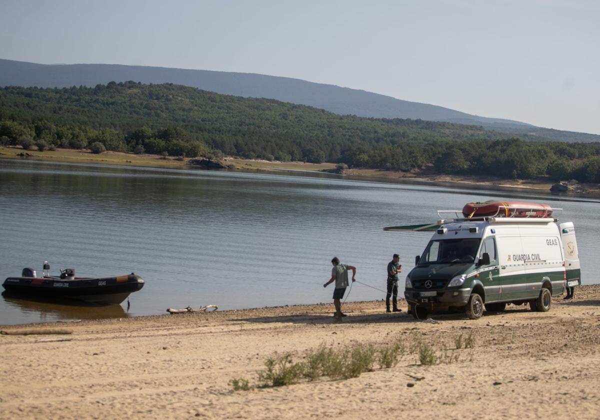 Dispositivo de búsqueda en el embalse de Cuerda del Pozo, en días anteriores.