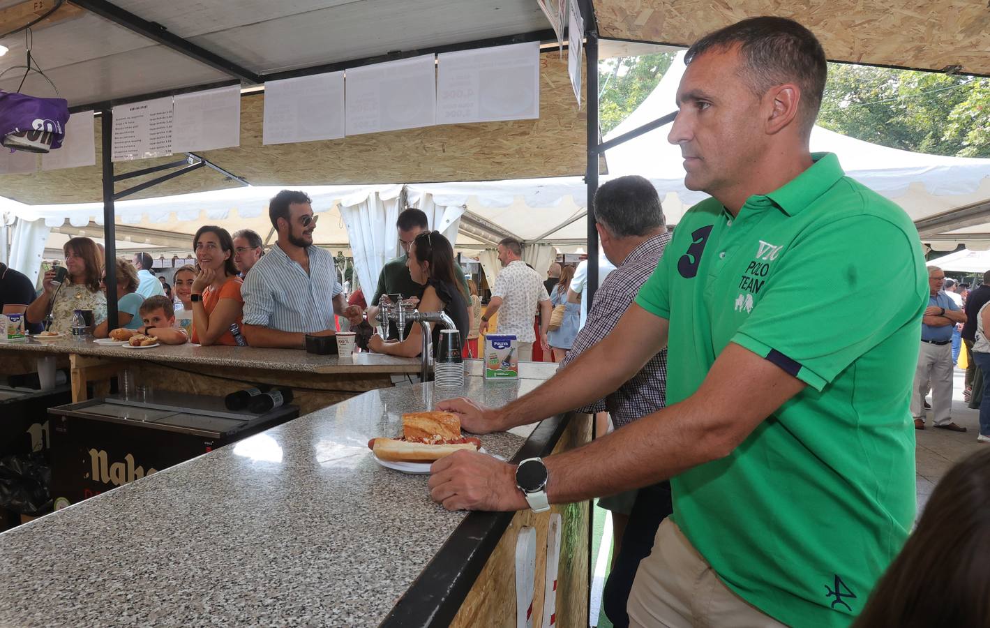 Los palentinos disfrutan de la hostelería en San Antolín