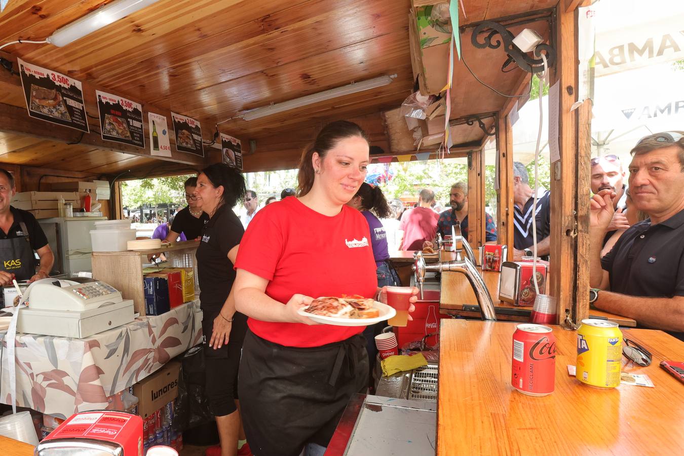 Los palentinos disfrutan de la hostelería en San Antolín