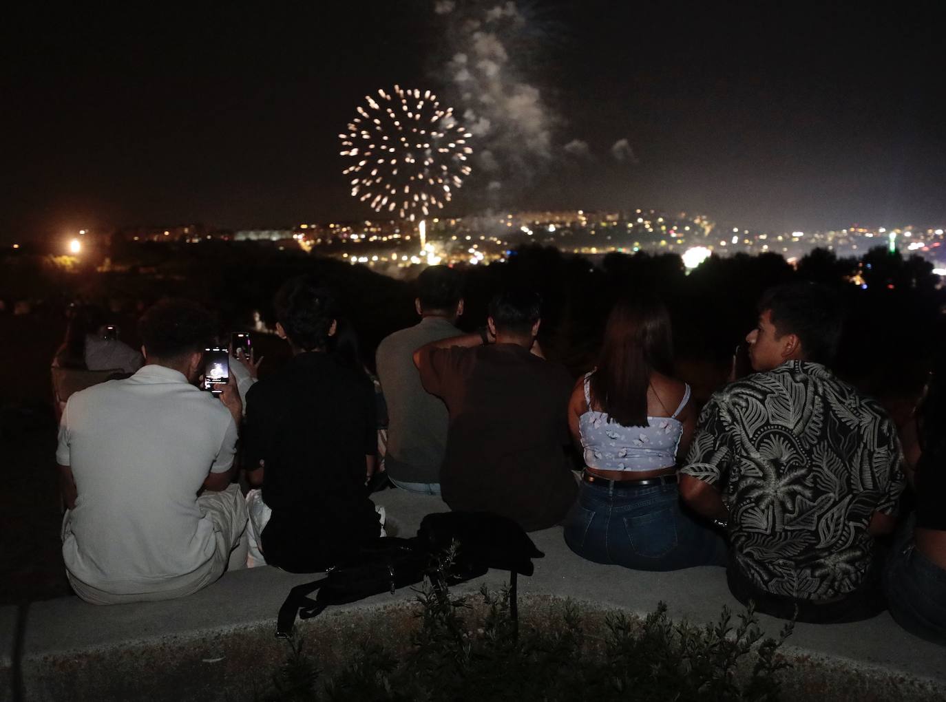 Los primeros fuegos artificiales, en imágenes