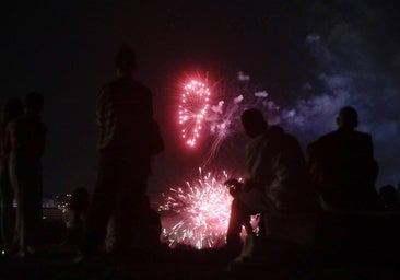 Los primeros fuegos artificiales, en imágenes