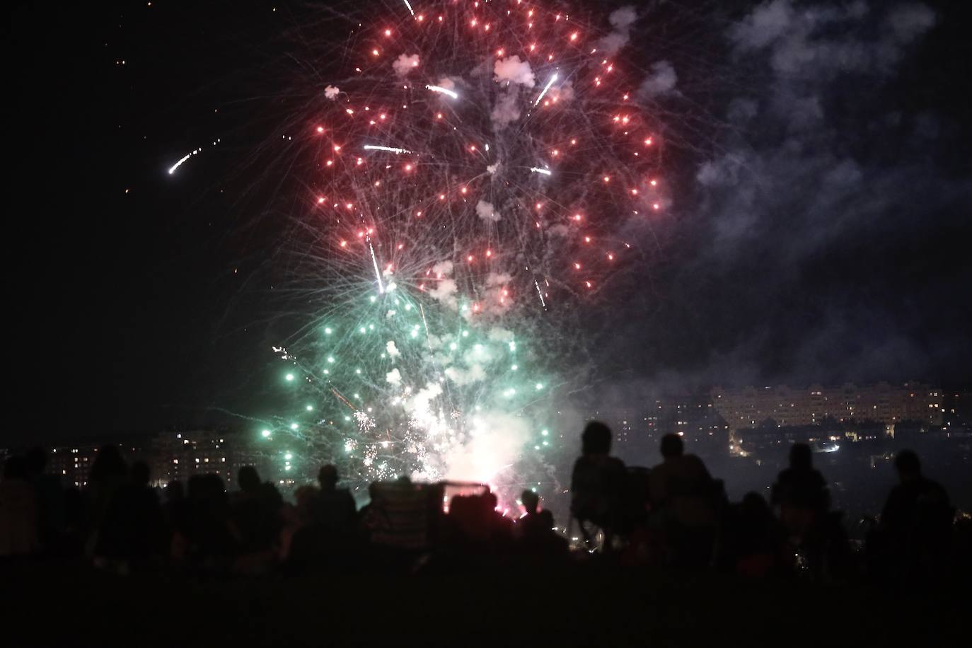 Los primeros fuegos artificiales, en imágenes