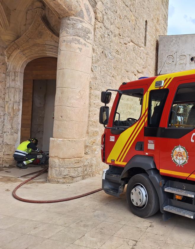 Imagen secundaria 2 - Intervencios de los forestales, Protección Civil y los Bomberos. 