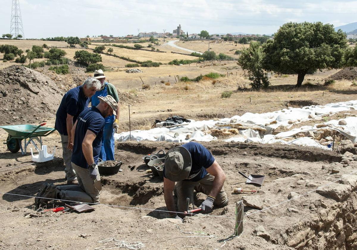 Excavación en el cerro de Los Almadenes.