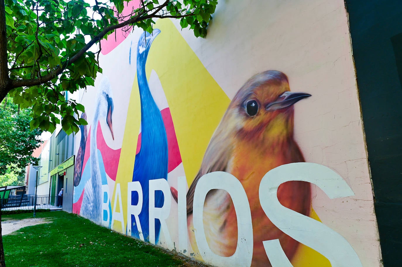 Más pajaros en el barrio al que dan nombre.