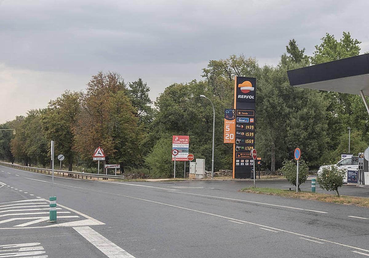 La parcela que el Ayuntamiento quiere se extiende junto a la gasolinera de la CL-601.