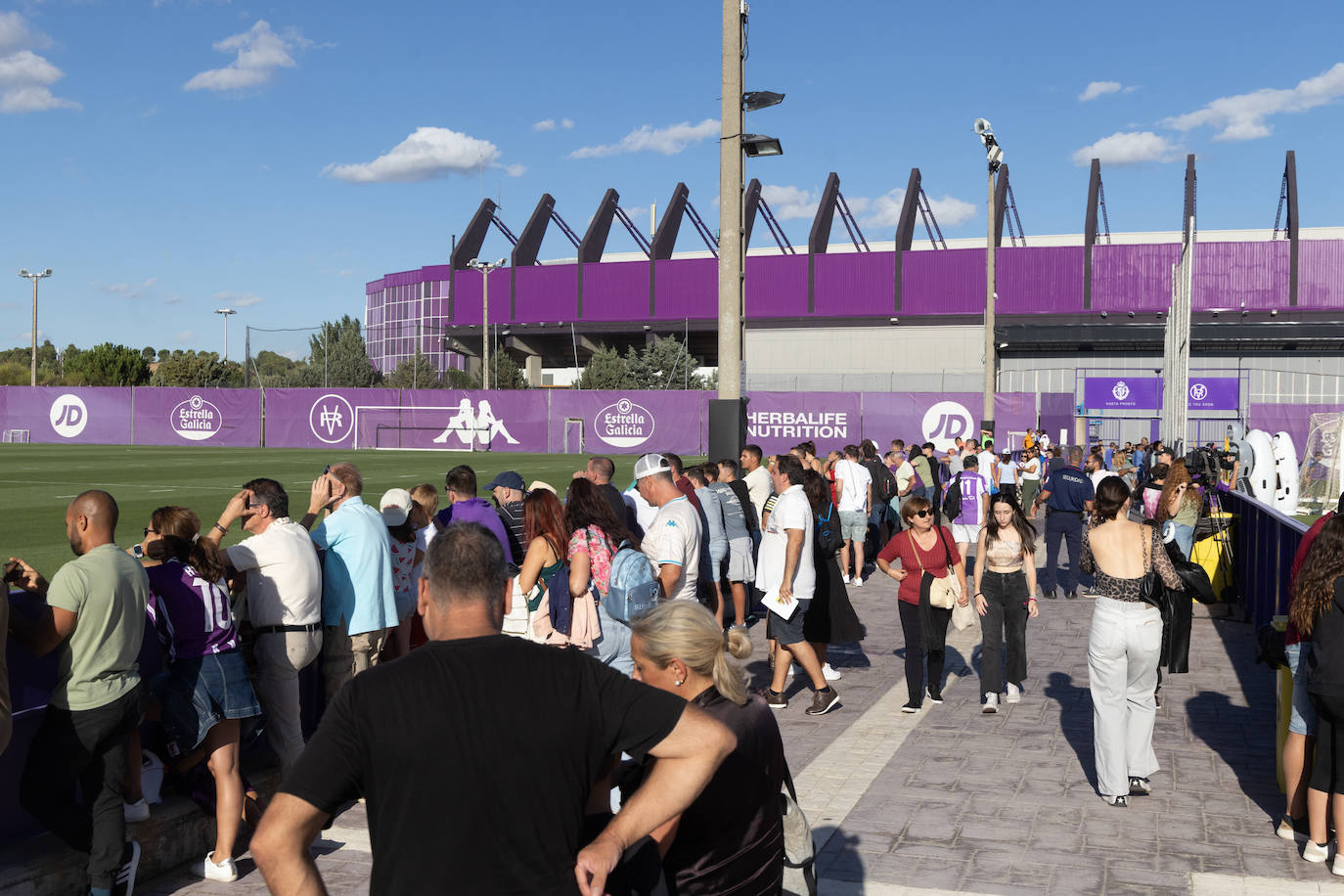 Las imágenes del entrenamiento del Real Valladolid a puerta abierta