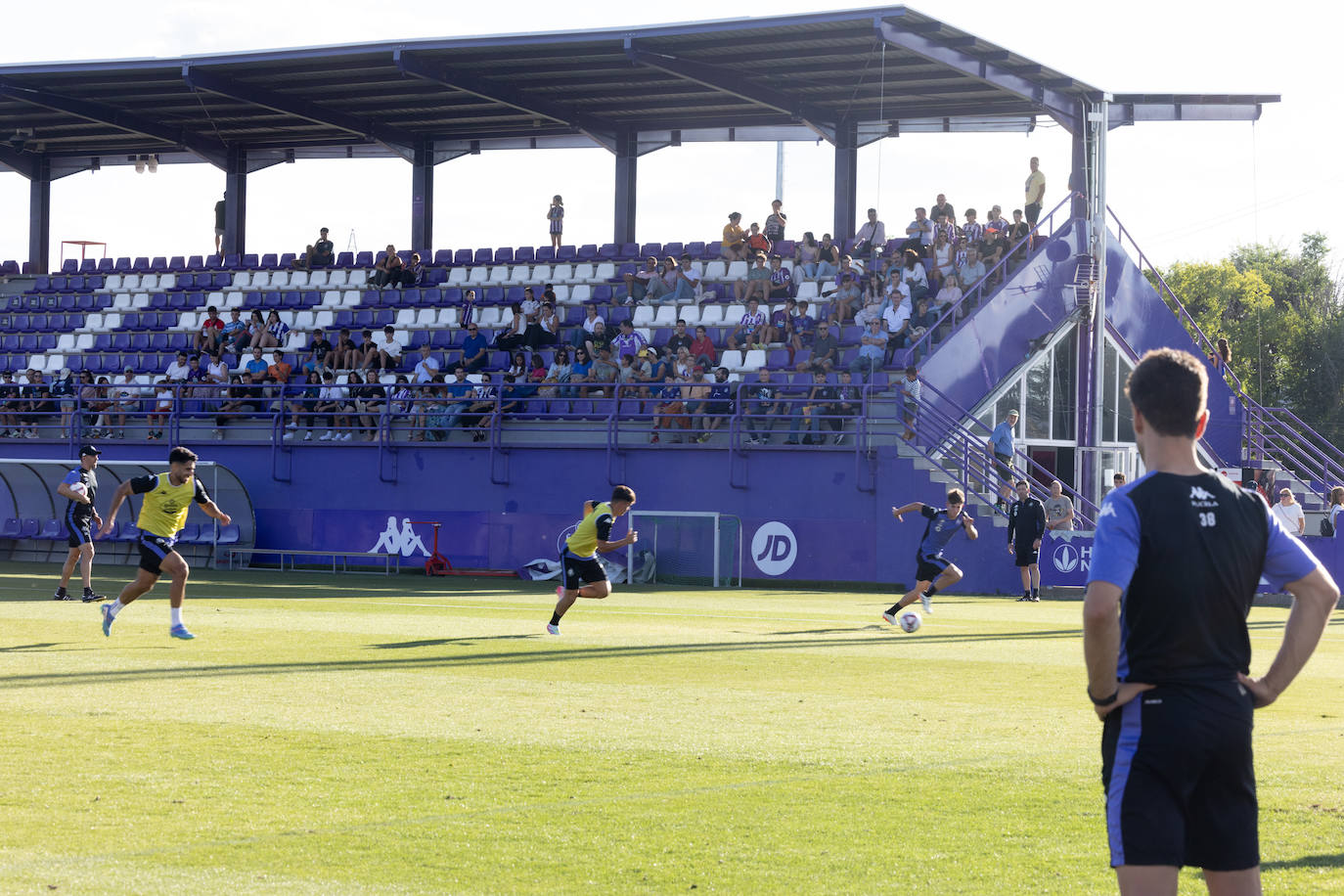 Las imágenes del entrenamiento del Real Valladolid a puerta abierta