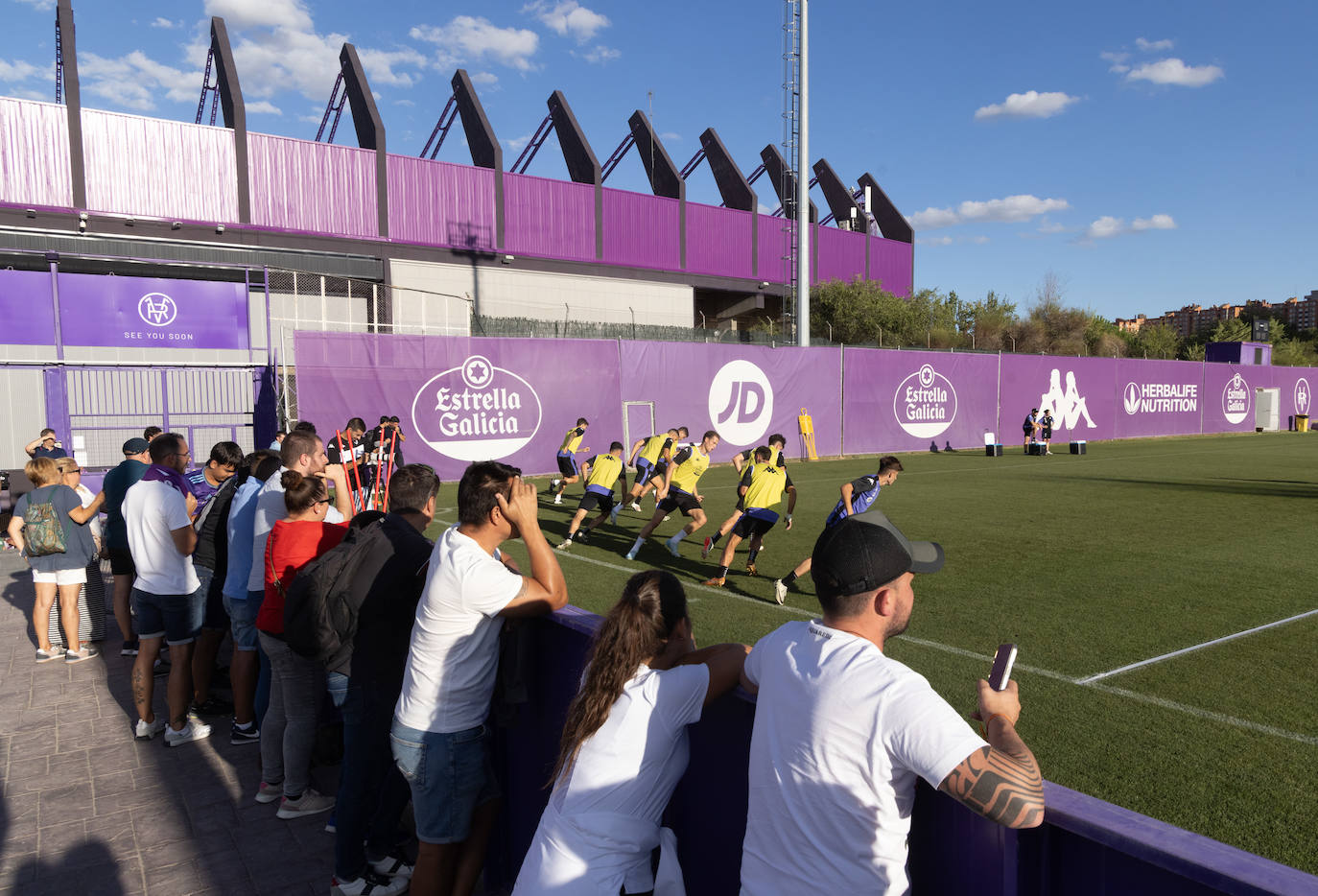 Las imágenes del entrenamiento del Real Valladolid a puerta abierta