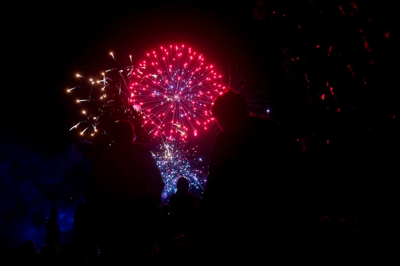 El cuarto día consecutivo de fuegos artificiales, en imágenes