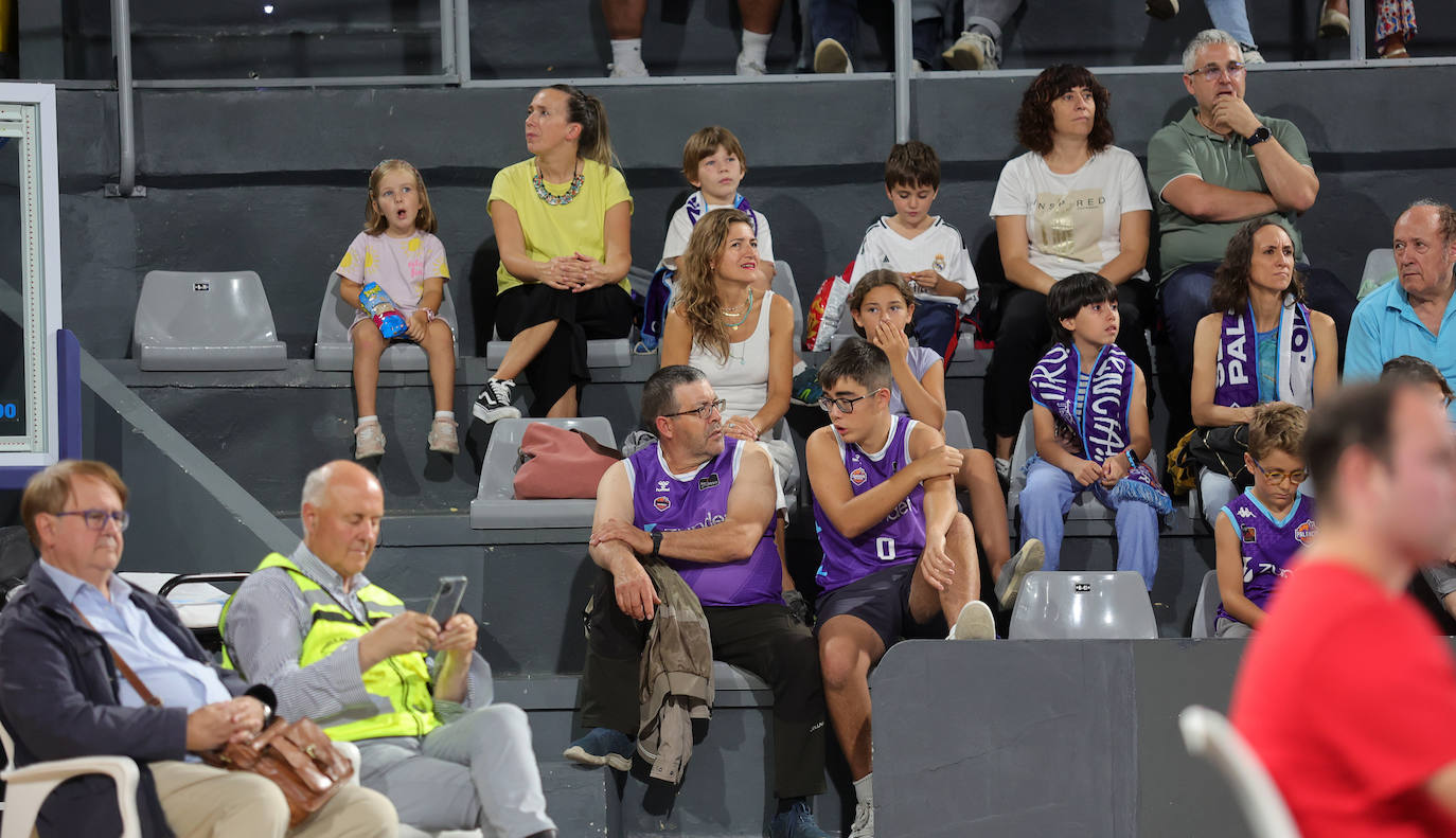 Búscate en las gradas del Pabellón en el Palencia Baloncesto-Petro de Luanda