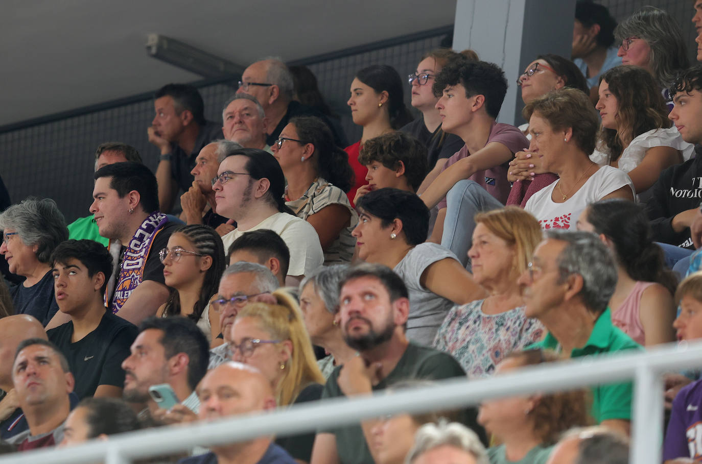 Búscate en las gradas del Pabellón en el Palencia Baloncesto-Petro de Luanda