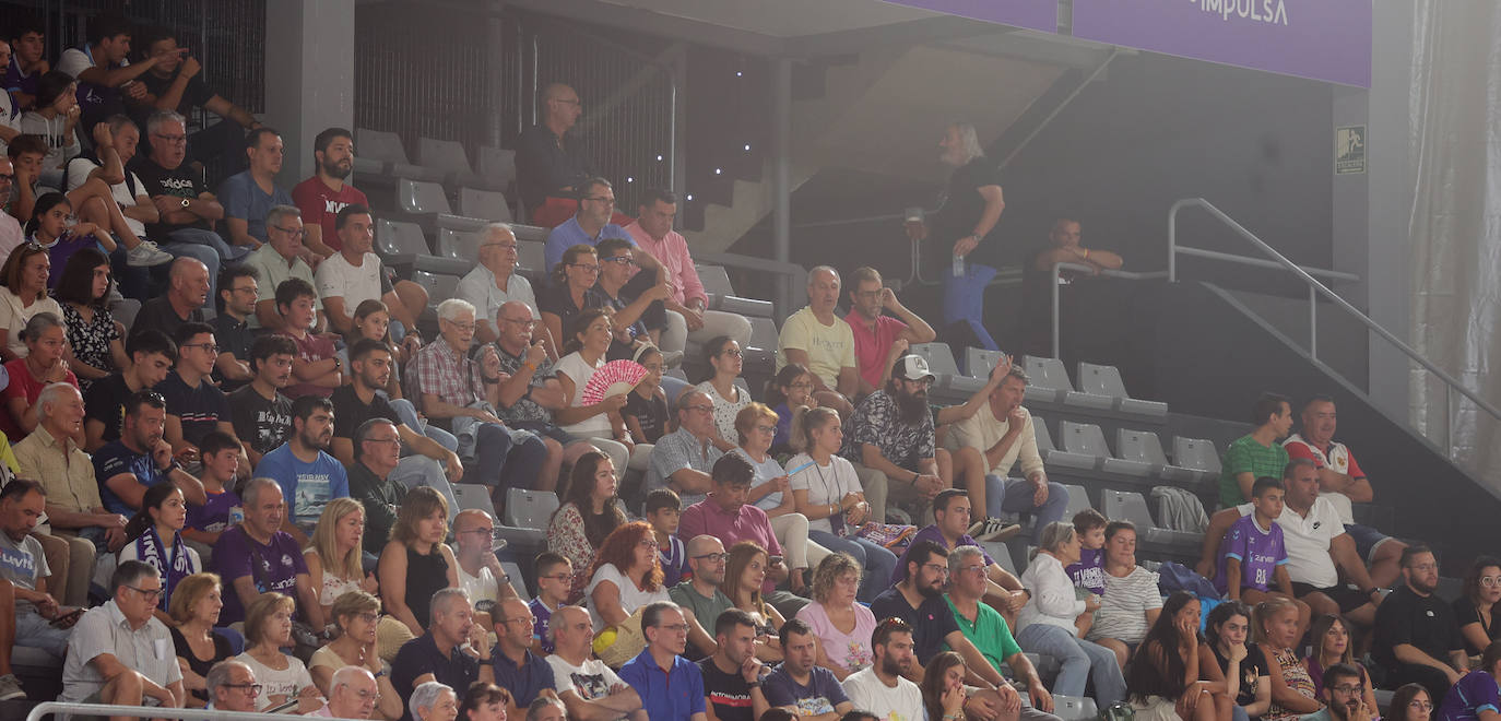 Búscate en las gradas del Pabellón en el Palencia Baloncesto-Petro de Luanda