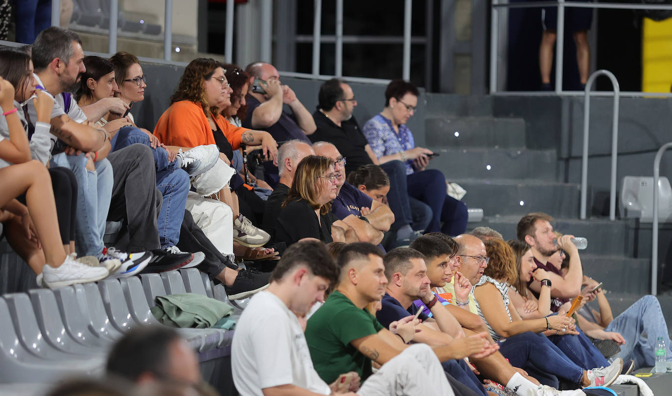 Búscate en las gradas del Pabellón en el Palencia Baloncesto-Petro de Luanda