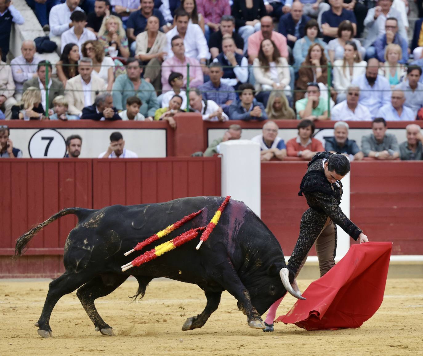 Daniel Luque sale a hombros del coso del Paseo de Zorrilla