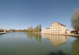Dársena del Canal de Castilla en Medina de Rioseco.