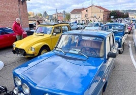 Los coches expuestos en las calles de Cevico de la Torre, el año pasado.