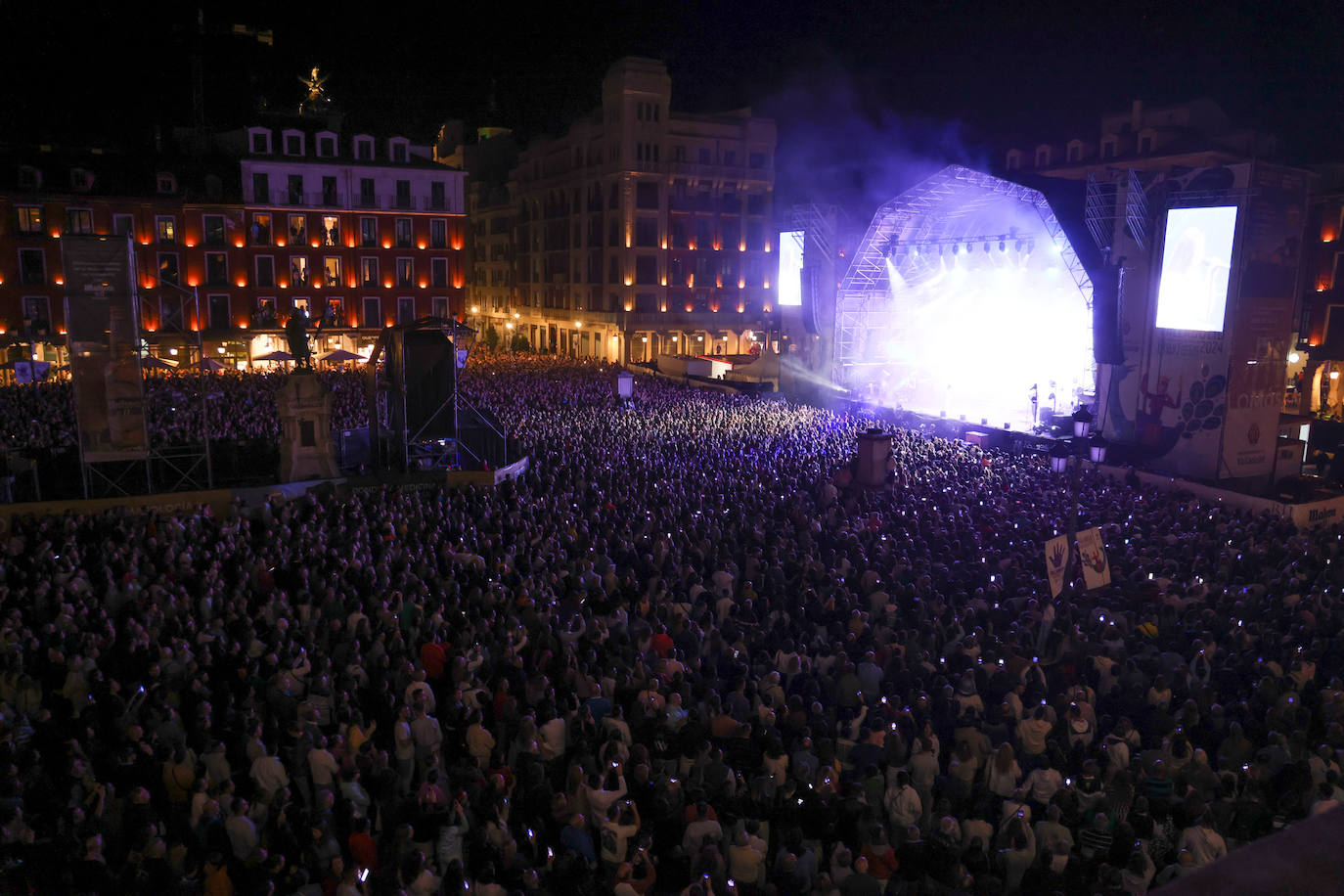 Las imágenes del concierto de India Martínez en la Plaza Mayor de Valladolid