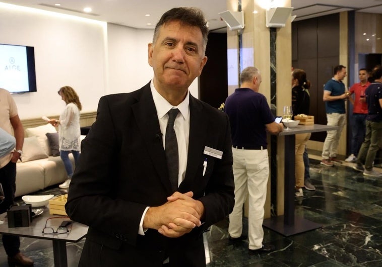 Julio López, primer maître de Hotel Olid de Valladolid.