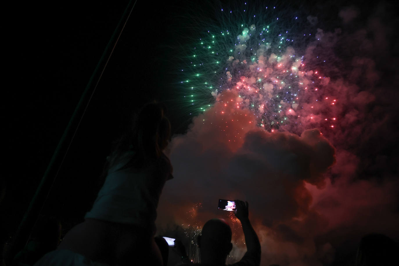 El fin de fiestas con la mascletá y los fuegos artificiales, foto a foto