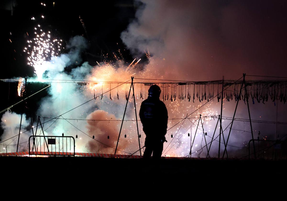 El fin de fiestas con la mascletá y los fuegos artificiales, foto a foto