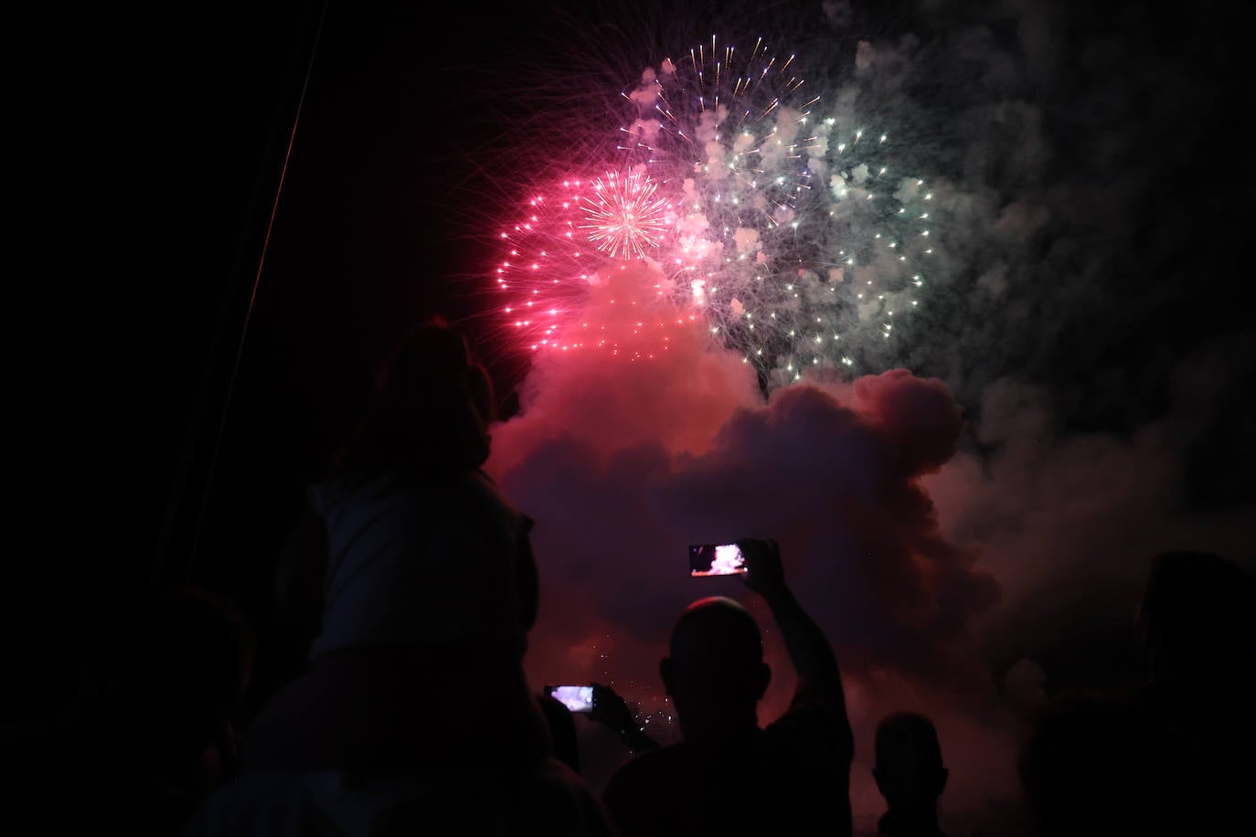 El fin de fiestas con la mascletá y los fuegos artificiales, foto a foto