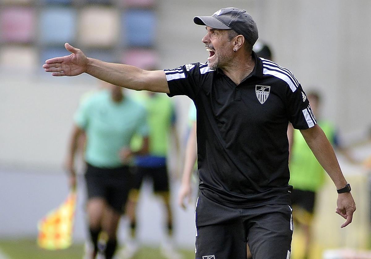 Ramsés Gil, durante el partido ante el Barakaldo.