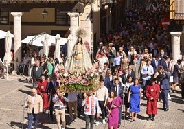La Virgen de la Guía entra en la Plaza Mayor de Tordesillas.