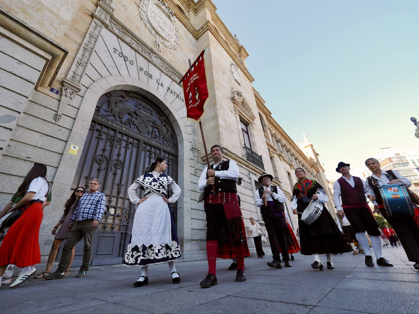 El centro de Valladolid se llena de música y folklore