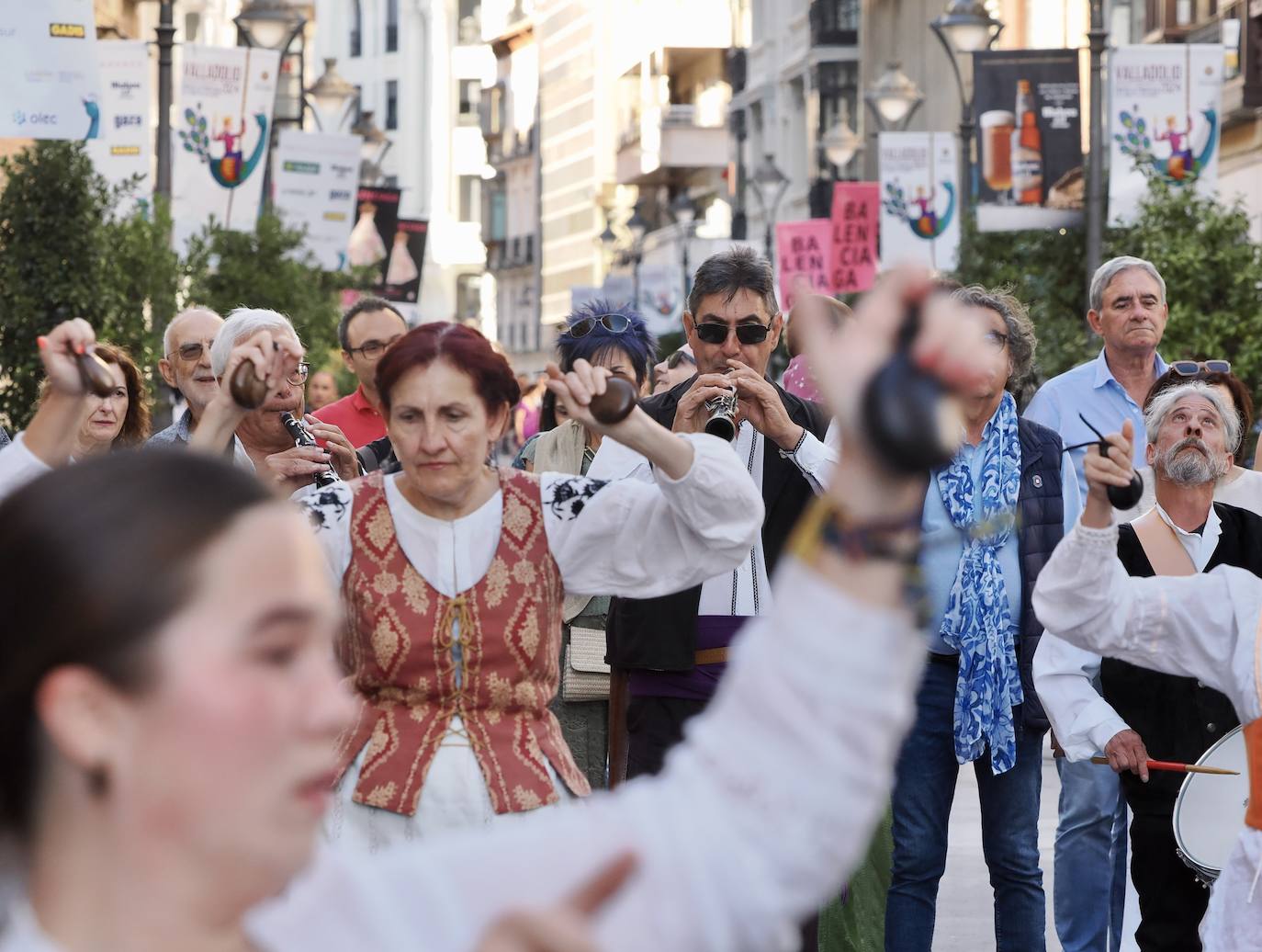 El centro de Valladolid se llena de música y folklore