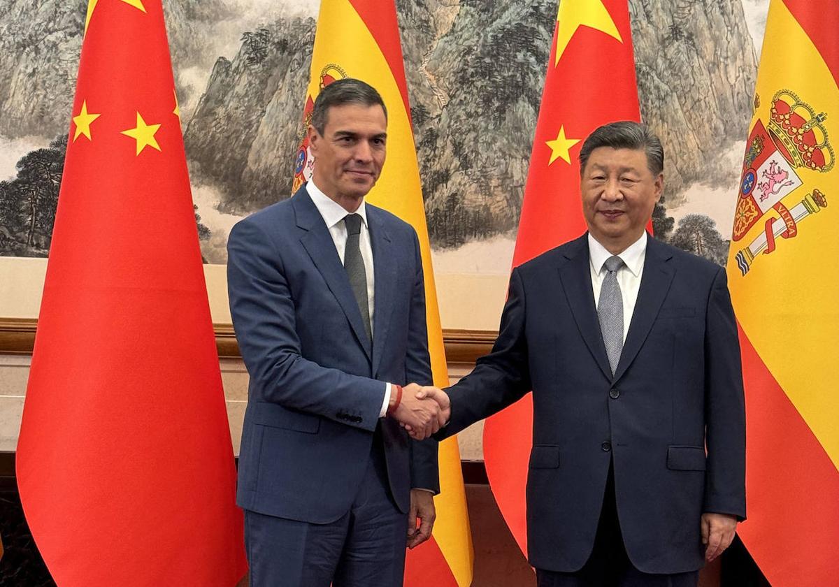 Pedro Sánchez junto a Xi Jinping.