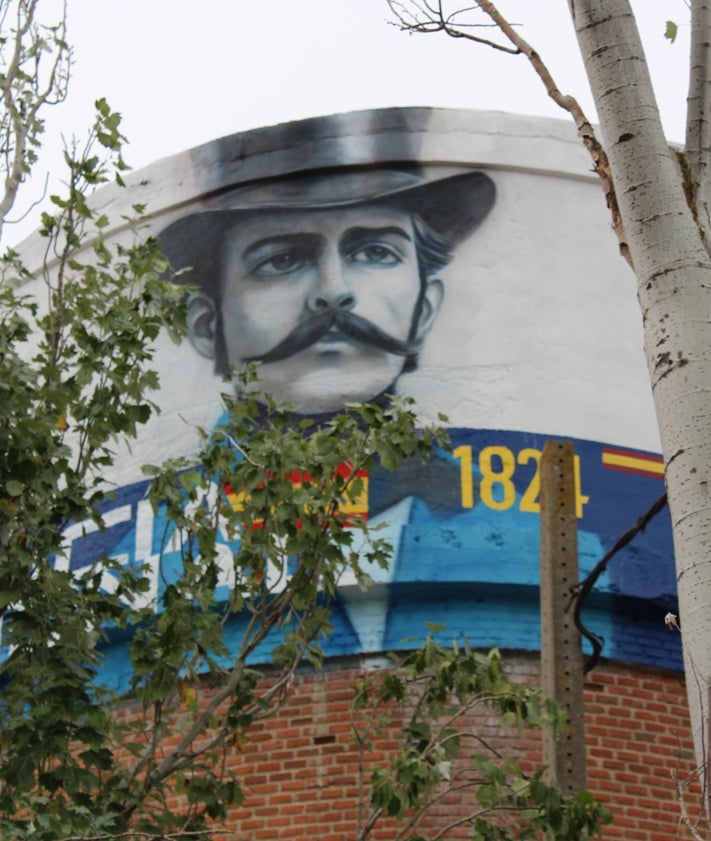 Imagen secundaria 2 - Mural de Nano A. Lázaro en el depósito del agua medinense