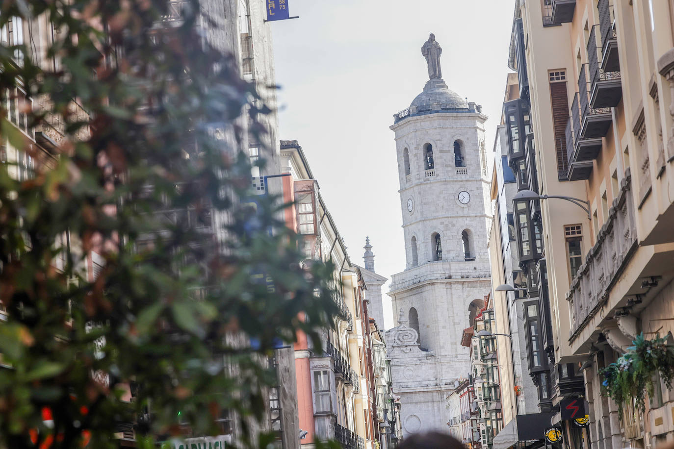 Un recorrido en imágenes por la calle Regalado