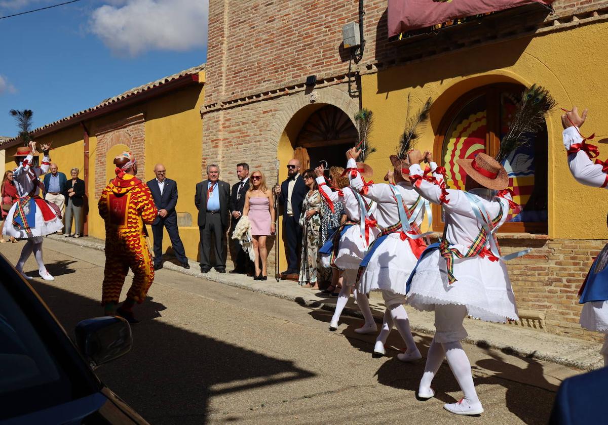 Conoce &#039;El azote del chiborra&#039; y el reparto de tortas en Cisneros